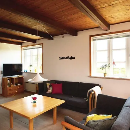 Three-bedroom Holiday In Bjert