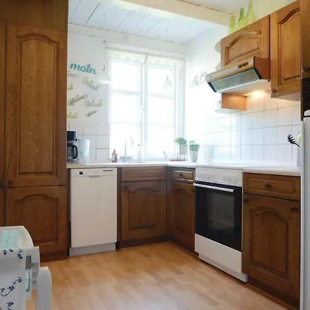 Three-bedroom Holiday In Bjert *