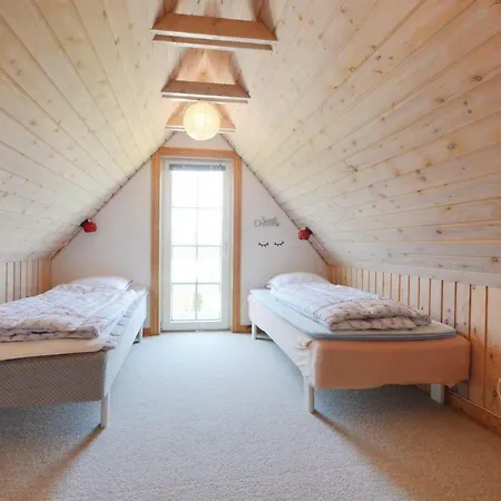 Three-bedroom Holiday In Bjert Binderup Strand